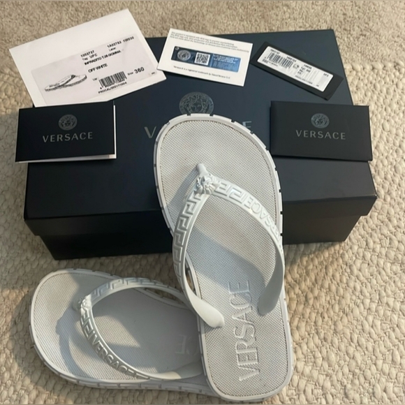 NIB Versace Medusa Head Off White Flip Flops $345 Retail - Picture 3 of 5